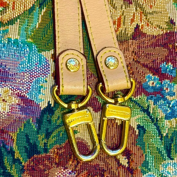 WOW POSHMARK - Authentic Louis Vuitton Red Crossbody FOR Concerts & Festivals - Picture 13 of 16